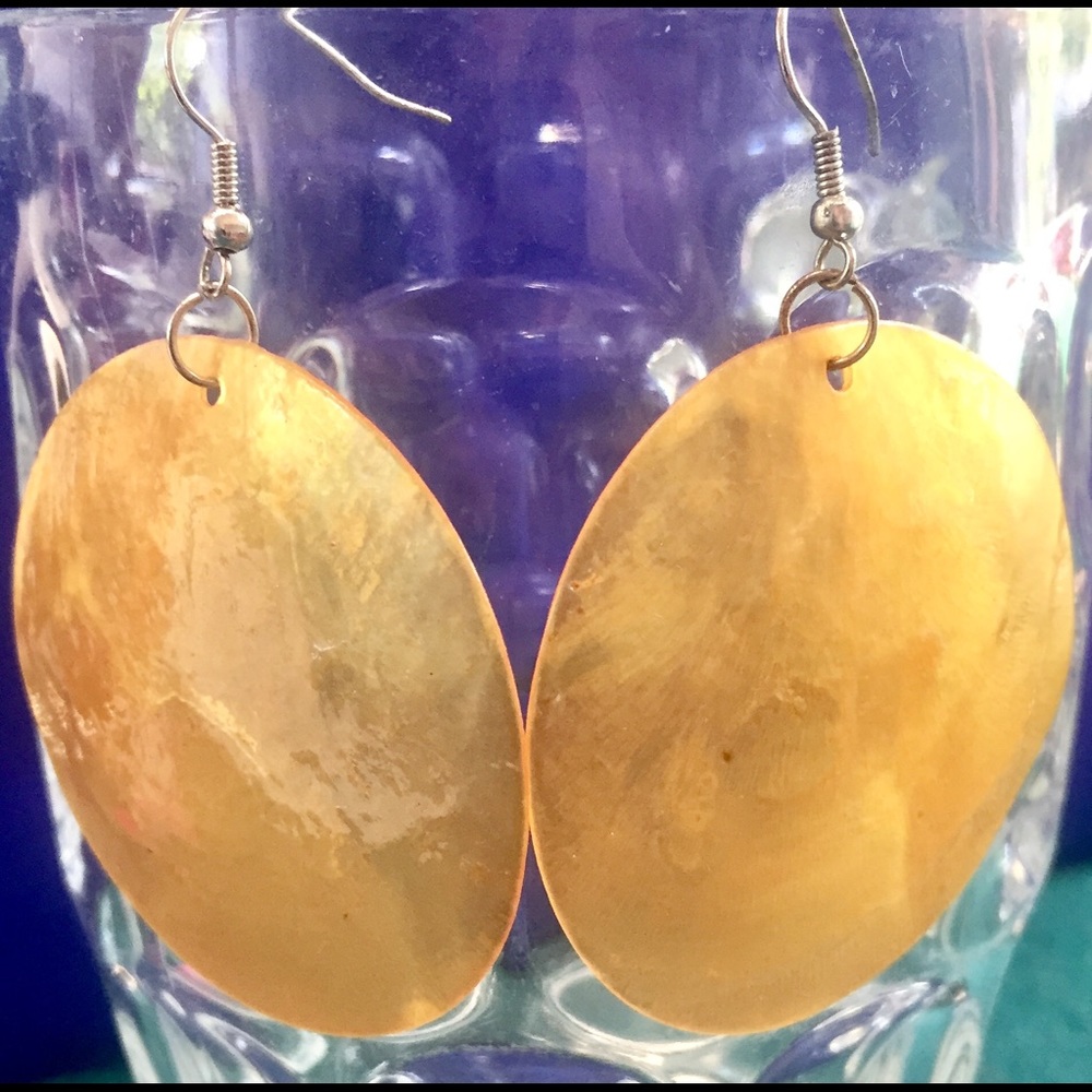 SPAIN SELLS SEASHELLS BY THE SEASHORE